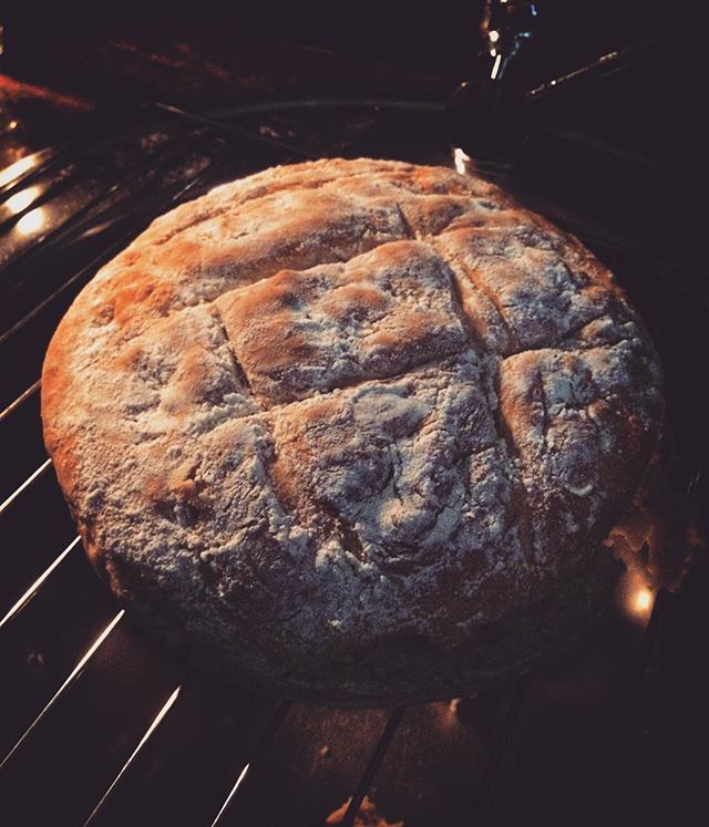 ogomogo's tweet image. Si la vida te da un día de lluvia, hazte un pan... Pan horneado a base de masa fermentada con levadura de cerveza Belle Saison. #miprimerpan #pan #myfirstbread #bread #bellesaison ift.tt/2Eu5Bqx