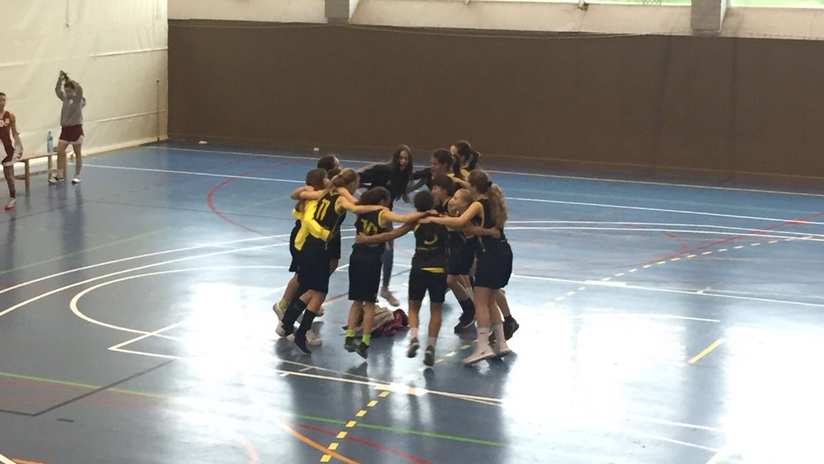 ASRBasketAlmeda's tweet photo. 🏀 @CBSantpedor 52 - #IF3ALM 61

Bona feina amb el debut de les #minijefasonfire 
Matinar per jugar al que més t'agrada sempre es més fàcil!!

#goAlmeda #jornadaAlmeda #basketAutèntic https://t.co/jzRwjY4bjS