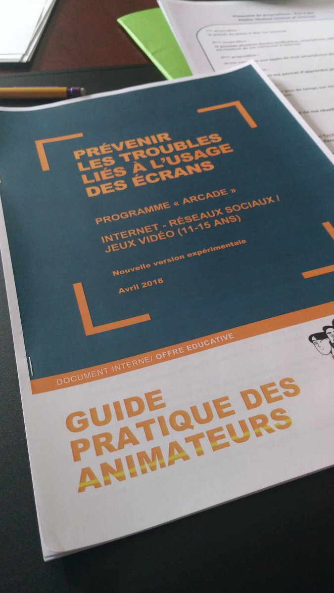 CarrosCrf's tweet photo. Hier, une partie de nos #bénévoles a été formée pour devenir #Animateur "Action de Réductions Consommations Abusives des Écrans" ou #ARCADE! 
#Merci à Sébastien et Melina pour leur apport pendant cette journée. Un beau projet pilote qui arrive!
#formation #addiction https://t.co/k9DCtheysA