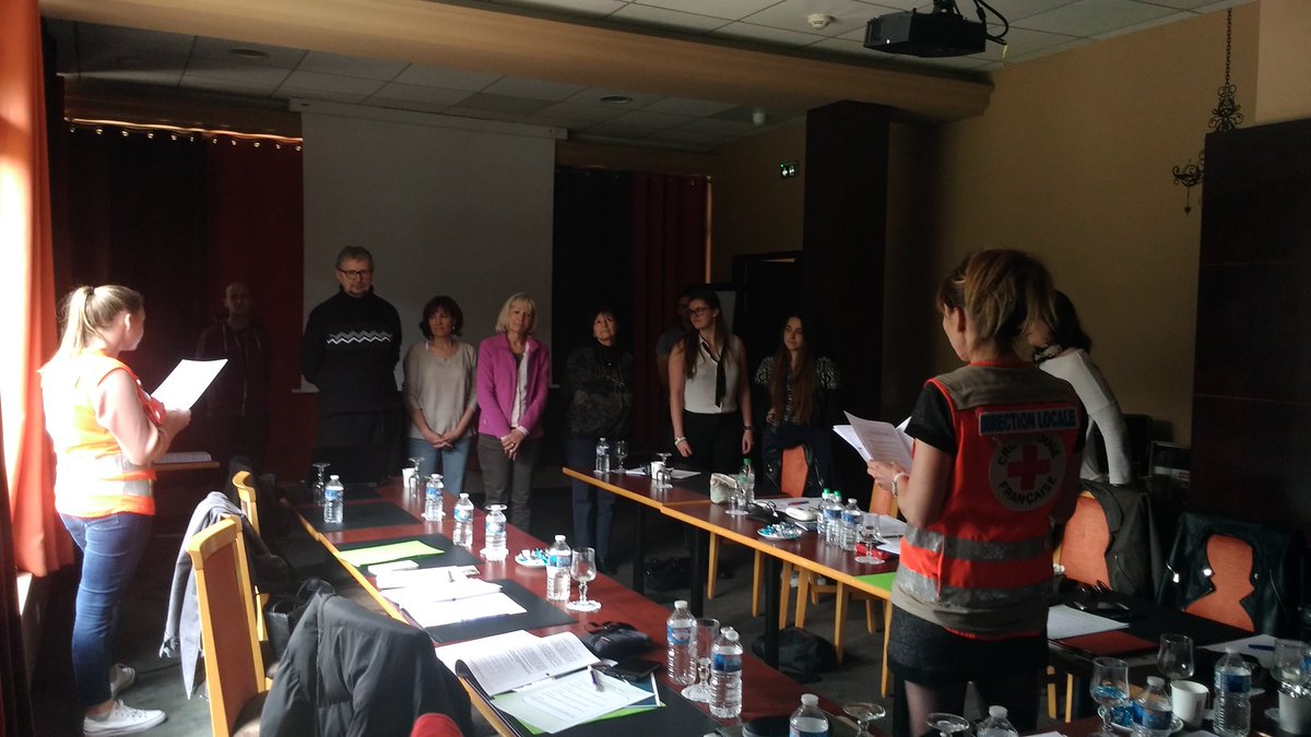 CarrosCrf's tweet photo. Hier, une partie de nos #bénévoles a été formée pour devenir #Animateur "Action de Réductions Consommations Abusives des Écrans" ou #ARCADE! 
#Merci à Sébastien et Melina pour leur apport pendant cette journée. Un beau projet pilote qui arrive!
#formation #addiction https://t.co/k9DCtheysA