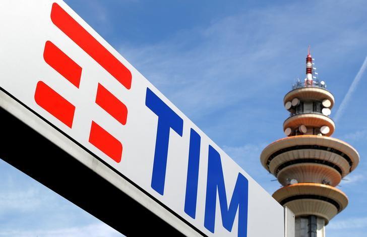 Reuters's tweet photo. Proxy adviser Glass Lewis tells Telecom Italia investors to back Elliott's proposals https://t.co/KLbeVQr0pM https://t.co/mJizsXiVqM