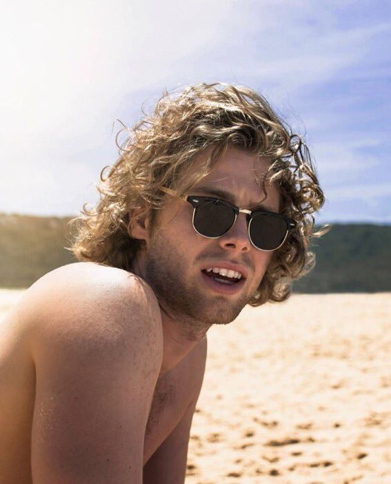 5SOS3MEMES's tweet photo. @lizhem65 TEACH ME UR WAYS YOUR SON IS BEAUTIFUL https://t.co/vVyeXcg6Jq