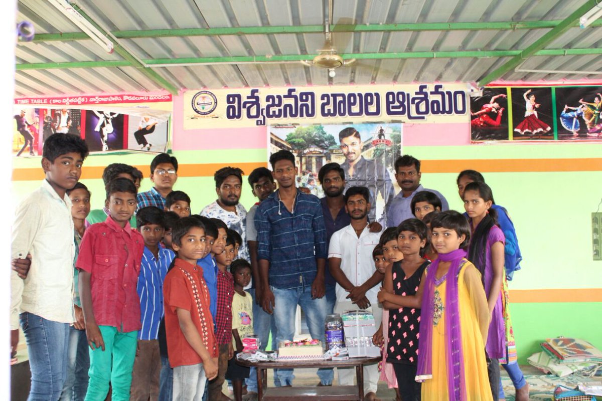 kumar_julai's tweet image. #AAaarmy Nellore
@allusaiharsha @MohithGana ❤❤❤
#HBDBelovedAlluArjun