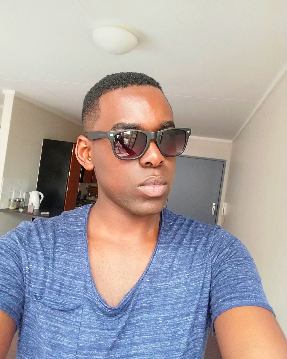 Scelow_h's tweet image. Now let's get em brows on fleek 🔥🔥🔥
@legends_barber_ did the most with my hair. 😍😍😍 #GradWeek  #BirthdayMonth