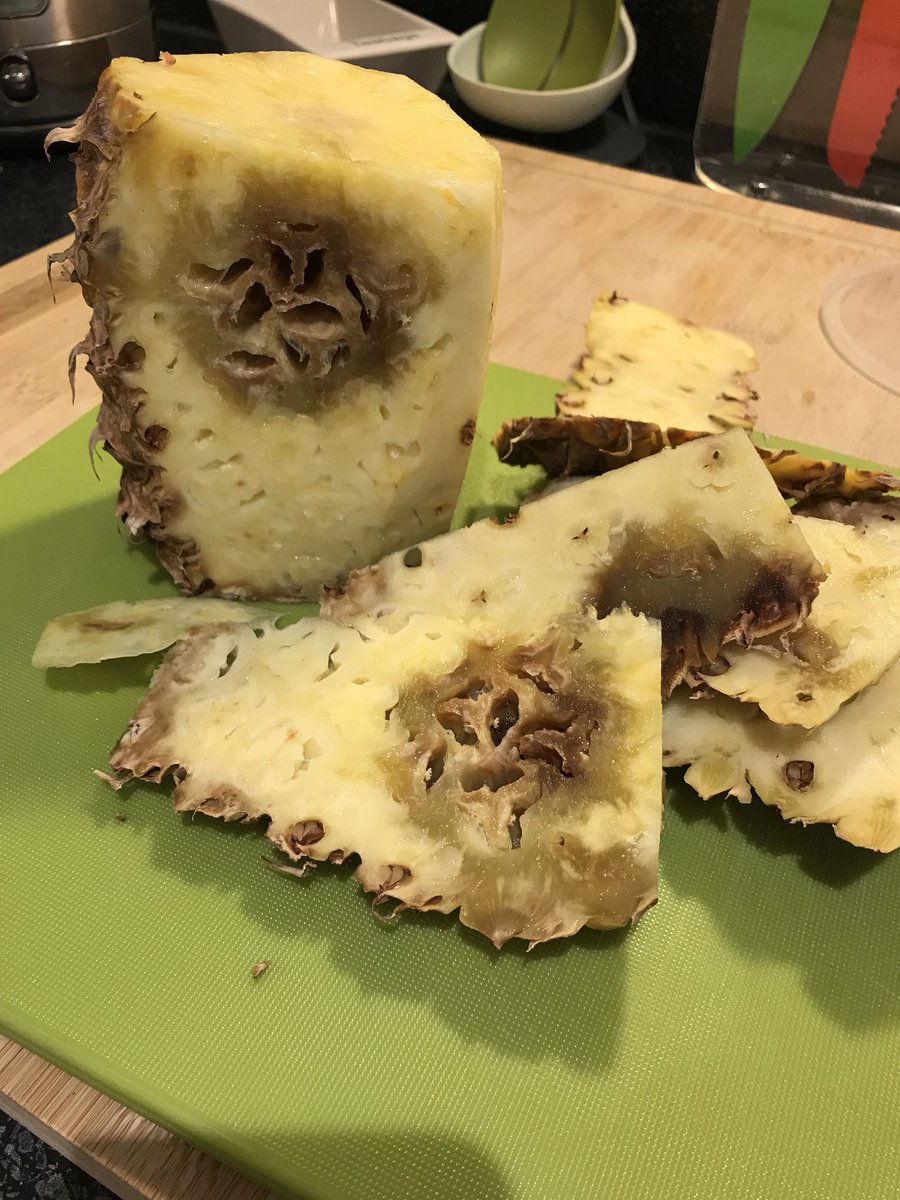 _kateberry's tweet photo. @Tesco was looking forward to my fresh pineapple for breakfast this morning 😷 Only ordered it on Tuesday, I at least thought it would last until the weekend! https://t.co/tkxq1BZB4u