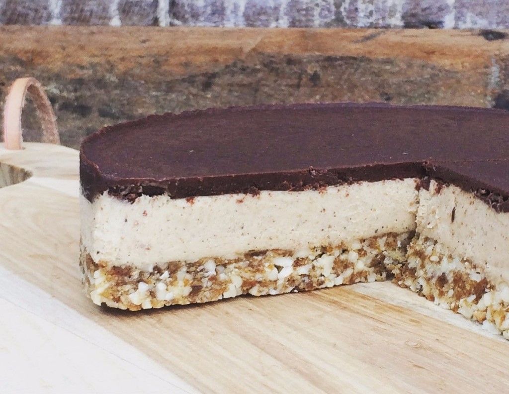 Er staat weer een heerlijk recept op onze Facebook pagina! Deze keer een golden oldie: een geweldige vegan salted caramel cheesecake van Eat Pure Love. Bekijk onze Facebook pagina of de blog van Eat Pure Love voor het recept