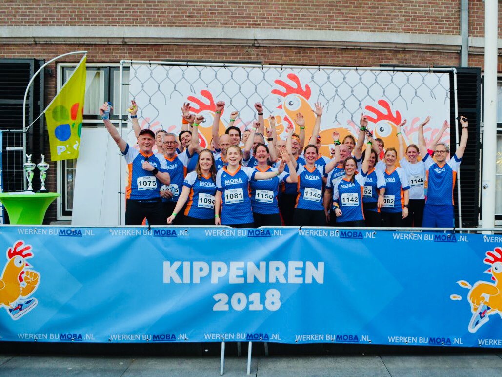KippenRenBveld's tweet photo. We kijken terug op een zeer geslaagde 11e editie van de Moba Kippenren Barneveld 2018! Benieuwd naar de foto’s? Deze vind je op onze Facebookpagina!
.
#kippenrenbarneveld #kuikenloop #achtstemarathon #kwartmarathon https://t.co/g9q9Fx9m5G