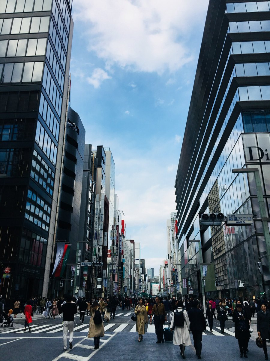 dandygunner's tweet photo. Sunday shoppers in Ginza... https://t.co/fmiZoIDjfl