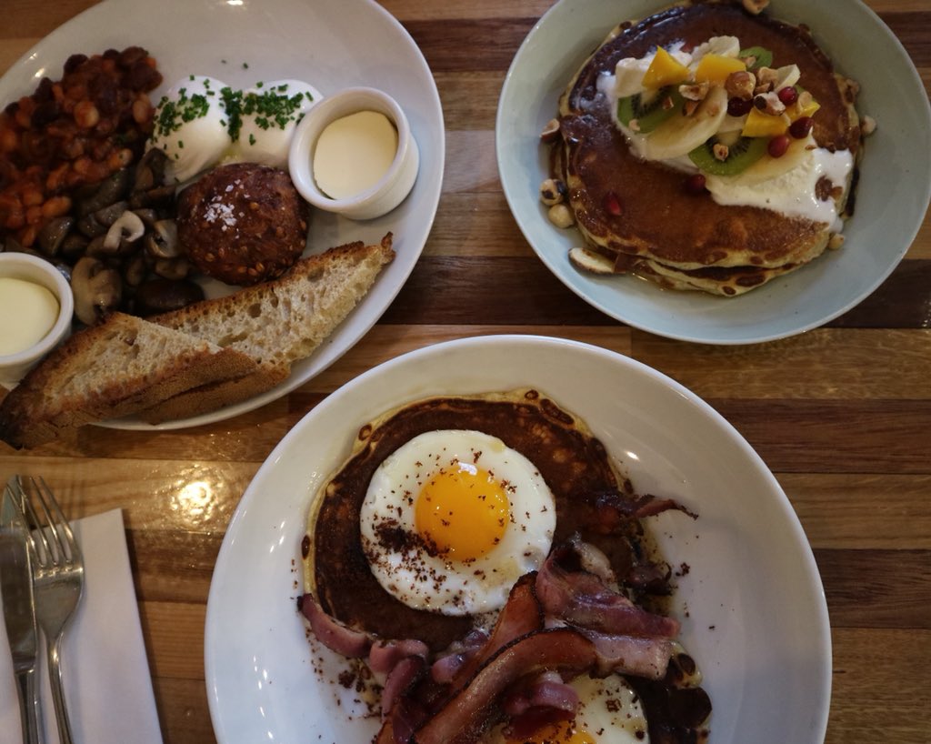 amyallennnn's tweet photo. If you’re ever in 10th arr. Paris, definitely check out @holybellycafe 🥞 https://t.co/nvanNQpiLS