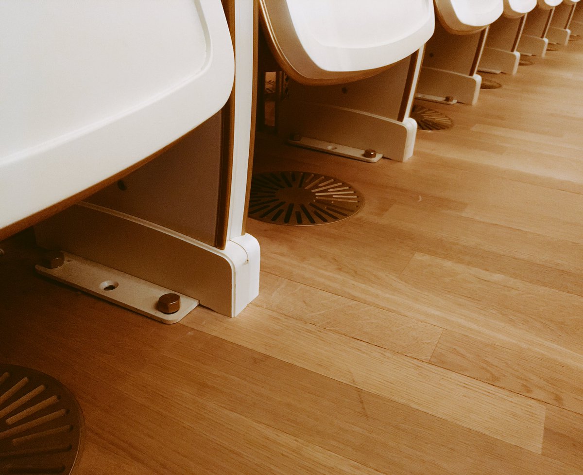 FleetingSpec's tweet image. Oper für alle, A/C für alle auch 👏👏 @StaatsoperBLN #VentilationUnderEachSeat #FirstClassComfort #FreshAirForAll