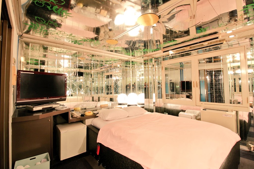 Twitter 上的 ムスクの中の人 どうも こんばんは お部屋のノート 返信しました 303号室 初ラブホ女子会のご利用ありがとうございます 女子同士の会話がすごく気になりますが まともに聞いてしまったらptsdにでもなってしまいそうです汗 何はともあれ 初