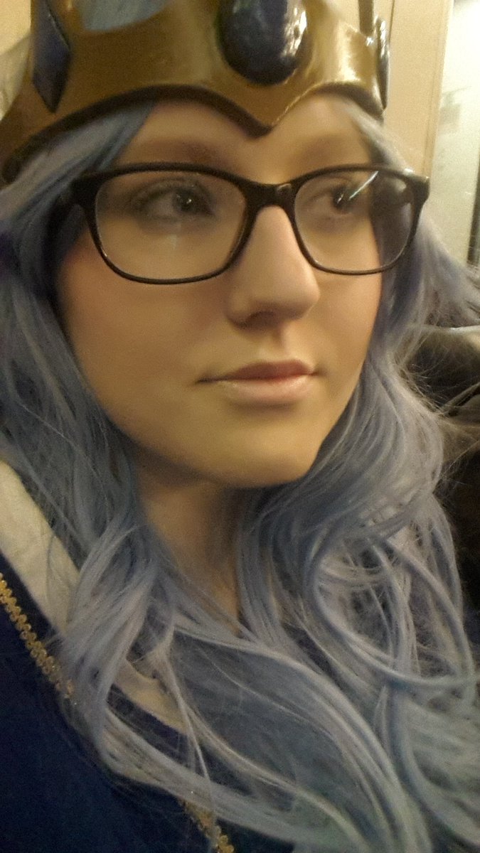 psycopaticangel's tweet photo. The queen is on her way! @lolesports #EULCS #ashecosplay #cosplay #copenhagen https://t.co/vqp5V6pMVG