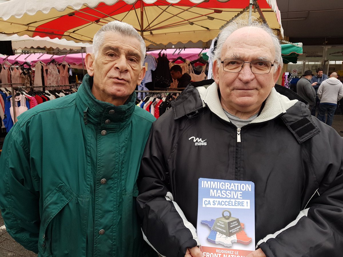 Rnational44's tweet photo. Mobilisation du Front national ce dimanche matin aux Halles de Saint-Nazaire. Immigration massive : ça s'accélère !
#FN44 #SNBM https://t.co/9RKZmUpbCi