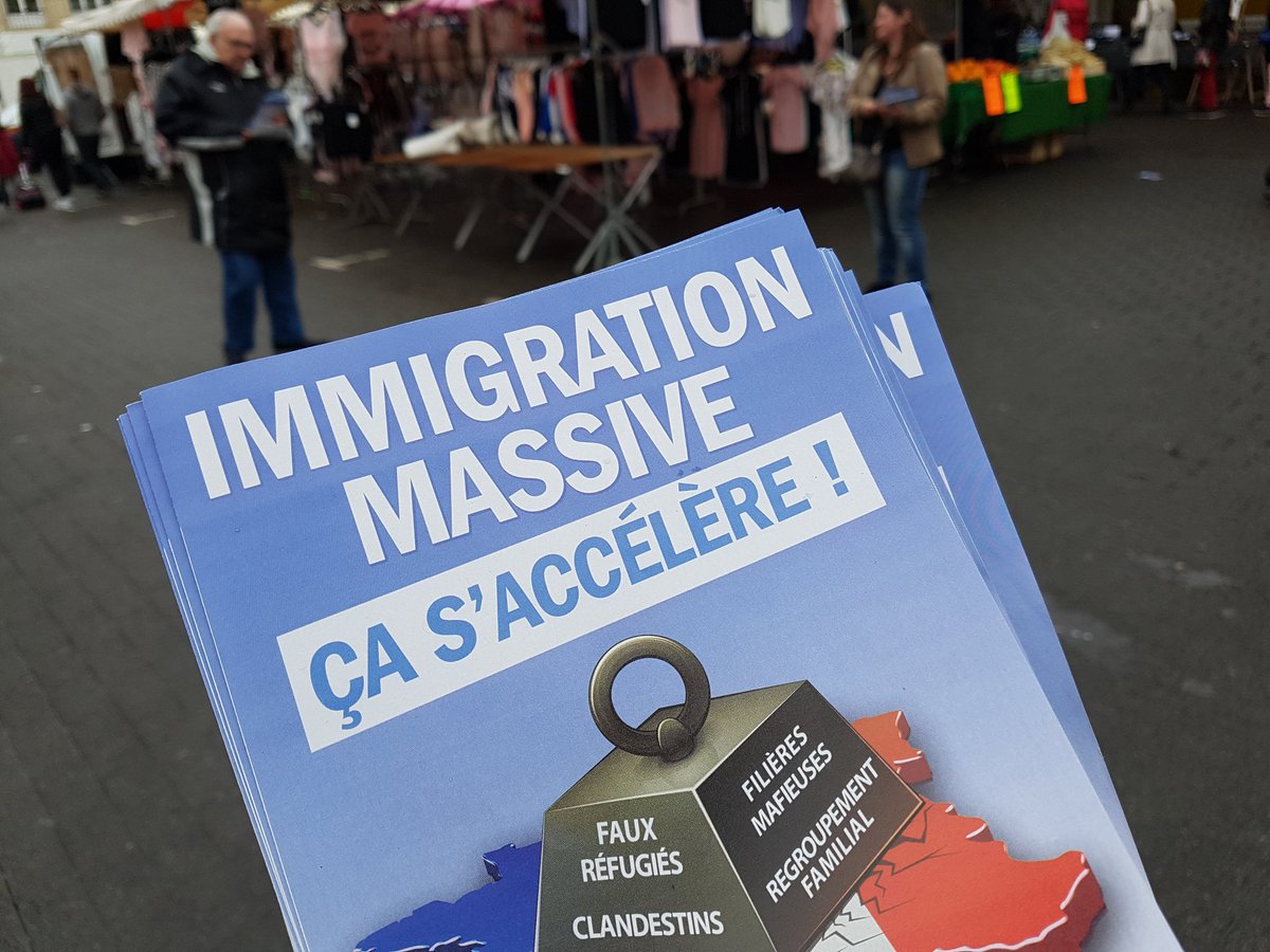 Rnational44's tweet photo. Mobilisation du Front national ce dimanche matin aux Halles de Saint-Nazaire. Immigration massive : ça s'accélère !
#FN44 #SNBM https://t.co/9RKZmUpbCi