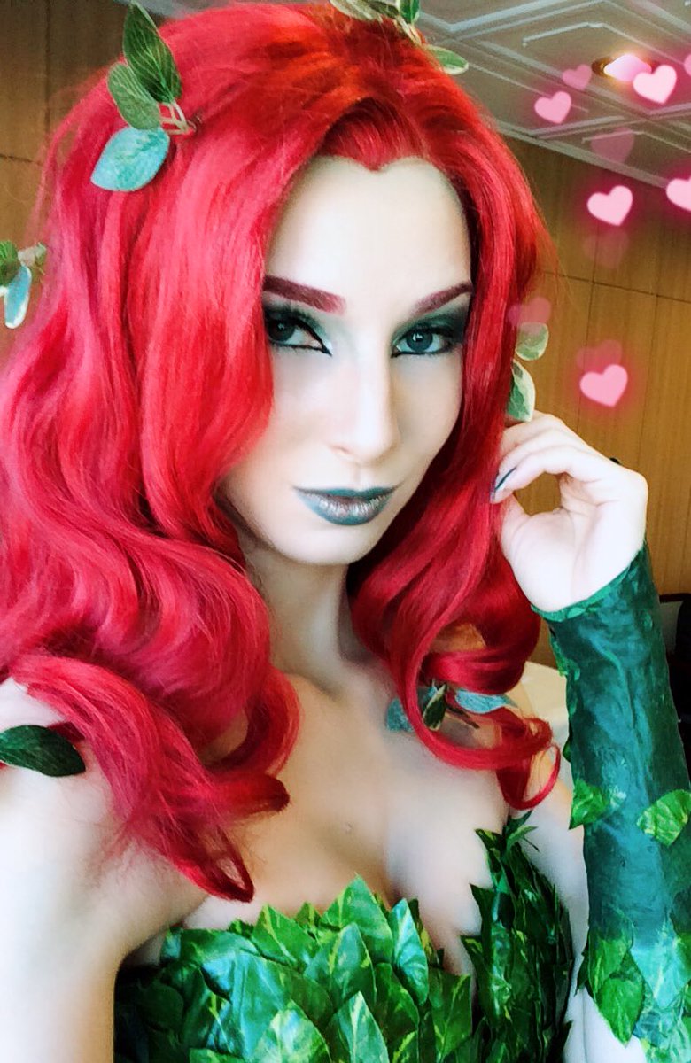 #poisonivy today at @mondo_hq ❤️🌿

#cosplay #costume #dc #dccosplay #poisonivycosplay #poisonivydc #comic #comiccostume