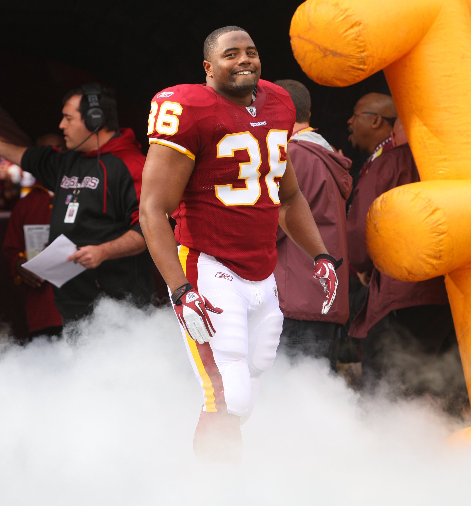 Happy birthday to Redskins fan favorite Darrel Young! (  