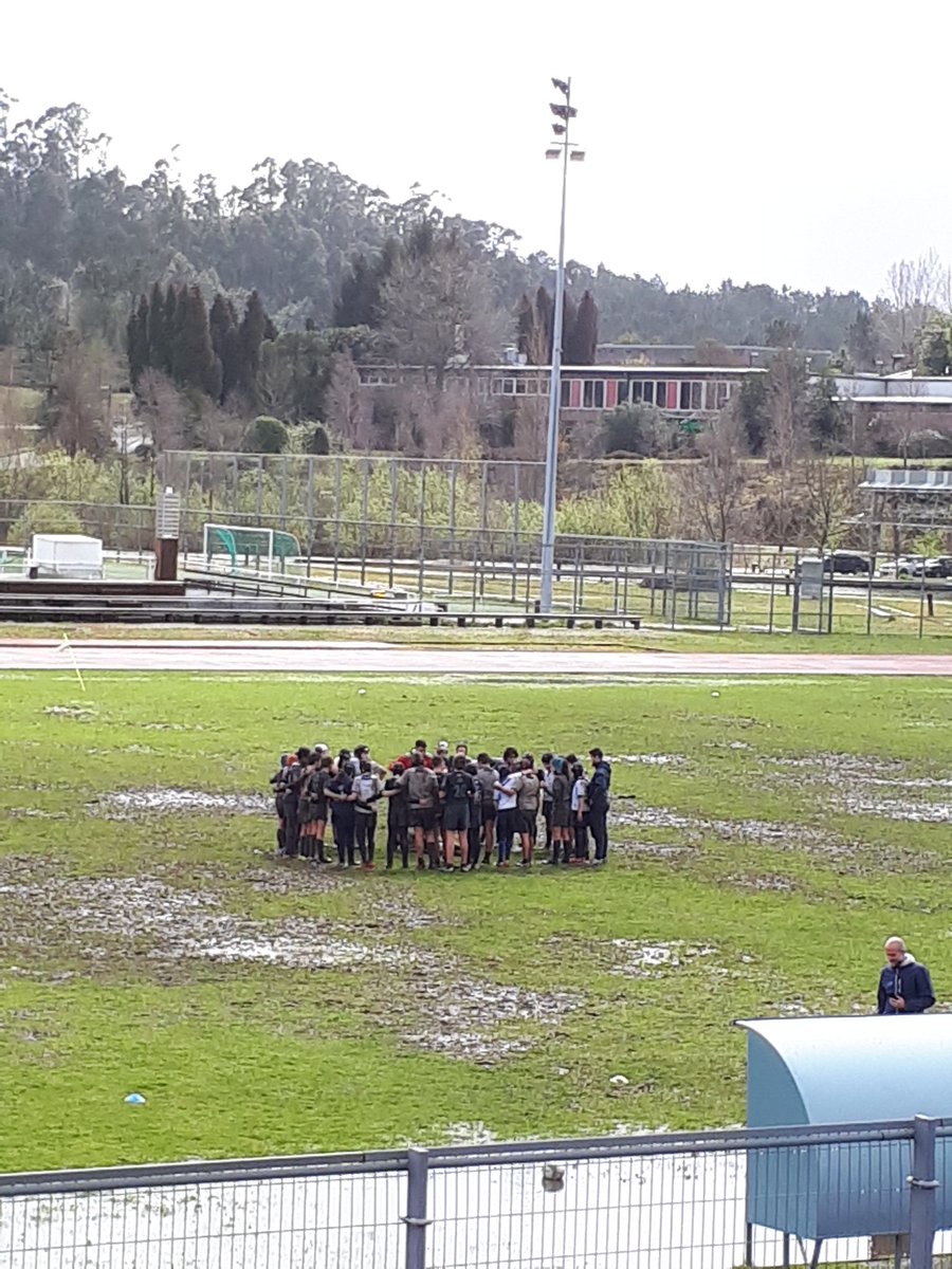 PaulinemHealy's tweet photo. Straight from plane to #VigoA v #VigoB @RugbyGalicia https://t.co/k703dKknUi
