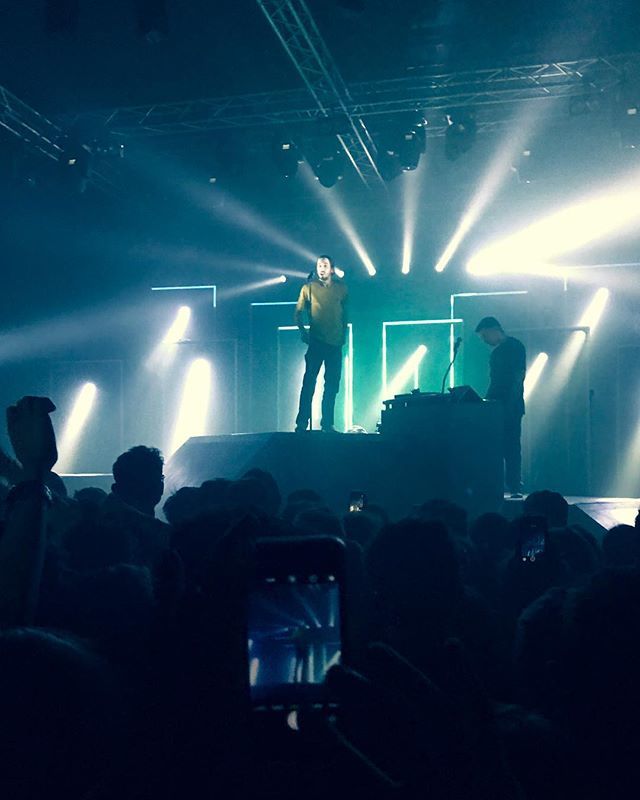 TheMaxoor's tweet photo. 📸 L’homme est pâle et fou. Bien joué Antoine.
#lomepal #show #saintmalo #fliptour https://t.co/AAH4MSQPuv https://t.co/ZWgluk3NfT