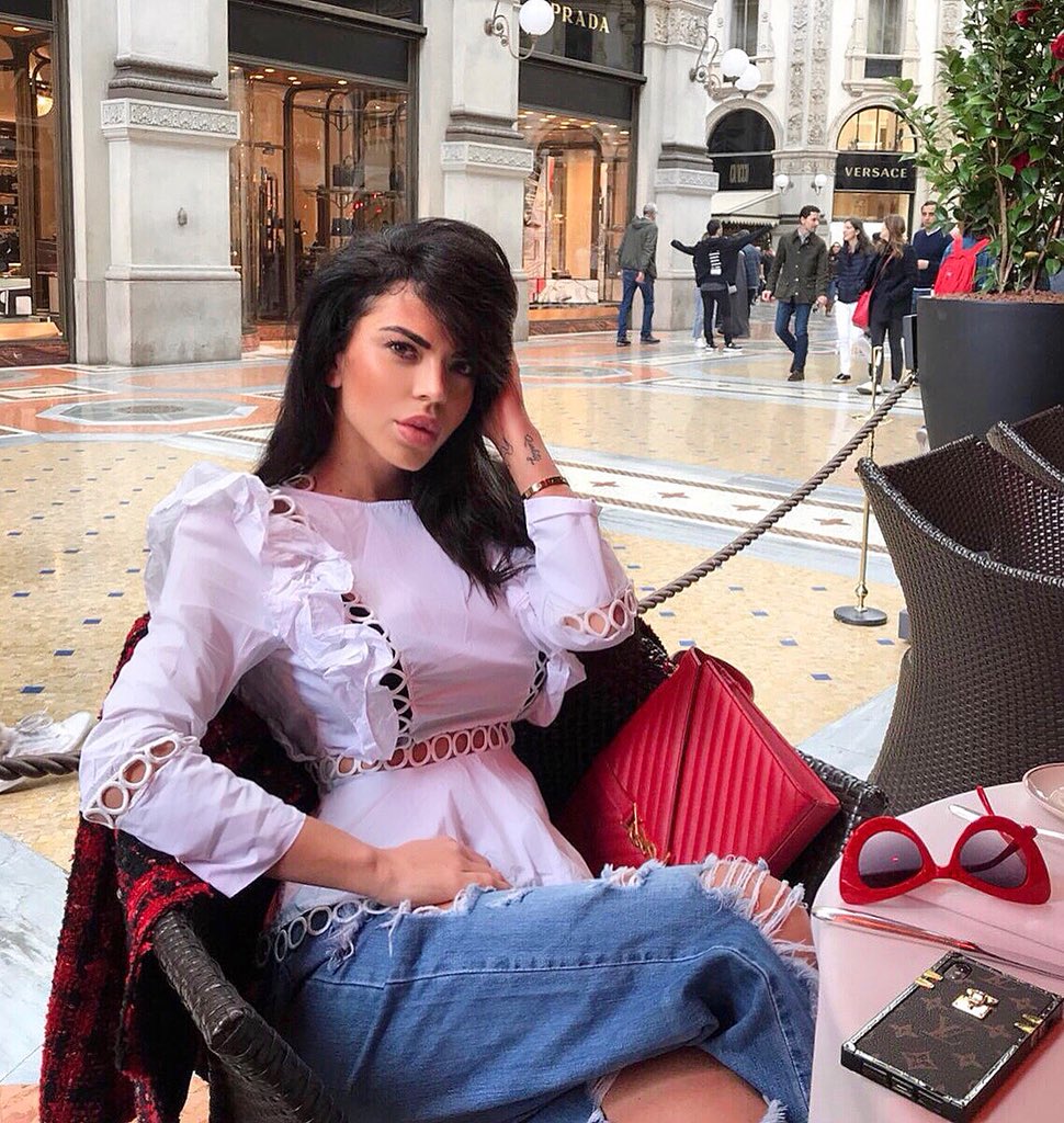 nati_giulia's tweet photo. Sunday lunch 💭 wearing @catwalk_connection #Top ♥️ #milan #sundaylunch #ootd https://t.co/8vKkLJzJfY
