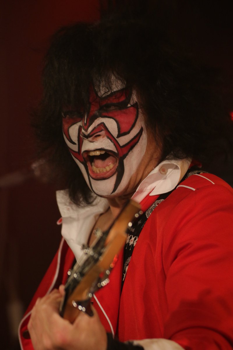 TommyNEE17's tweet photo. 【トミー兄さん 春公演のお知らせ】そにょ２

聖病患者友の会 略して聖友会
毎年恒例の #総世紀末計画 の2日目 5/4(金・祝)に出場します！

<5/3＆5/4共通事項>
会場:秋葉原CLUB GOODAN
https://t.co/iAp922dipE 
開場15:30/開演16:00
前売￥2,000通し券￥3,000
ドリンク代別￥600 https://t.co/XnQqgVdOtv