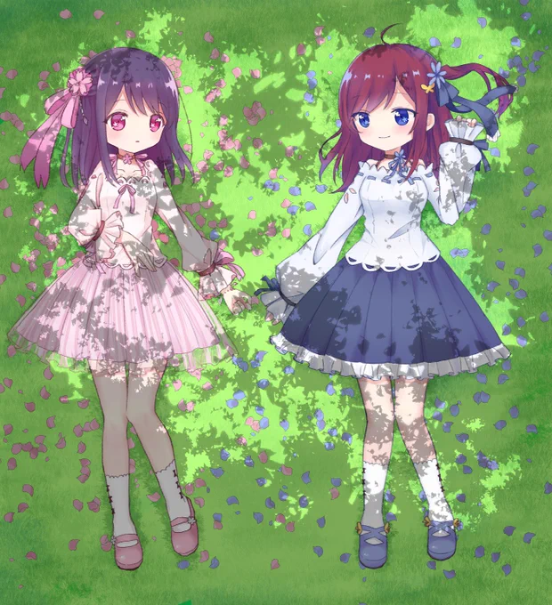 友達がオリジナルのキャラクターと私のキャラクターを同じテイストの衣装で描いてくれてて、その衣装のデザインがめちゃくちゃかわいかったので勝手に描きました。茶髪の子が友達のキャラクターです! 