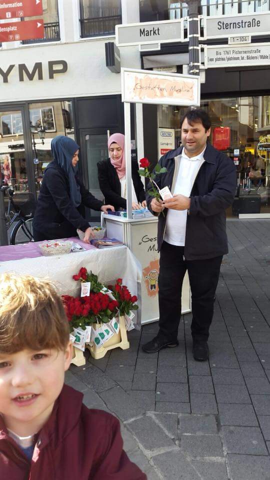 6155NURI's tweet photo. İslam Toplumu Milli Görüş Teşkilâtlarımızın bir çok şehirde düzenlediği Viernheim, Bregenz, Bonn, Rastatt, Bretten ve Nürnberg Buyrun Ben Müslümanım aksiyonu
#IGMG #BuyrunBenMüslümanım
#GestattenMuslim #HelloIamMuslim
#Hallowijzijnmoslims
#BonjourJesuisMusulman #HeiJegErMus https://t.co/JlURLhkdbK