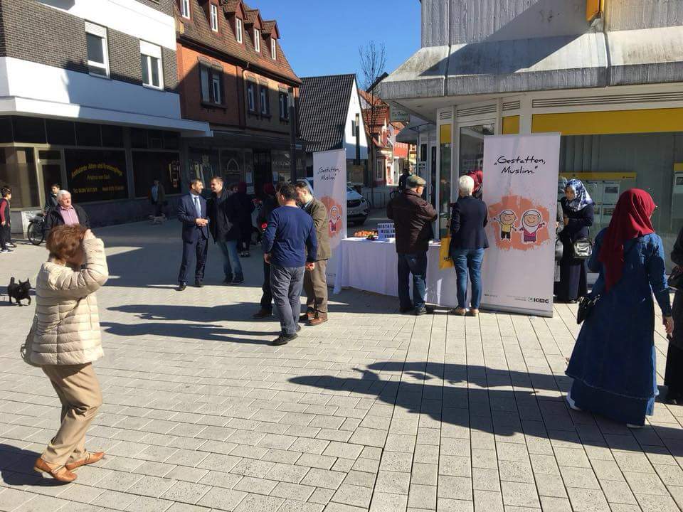 6155NURI's tweet photo. İslam Toplumu Milli Görüş Teşkilâtlarımızın bir çok şehirde düzenlediği Viernheim, Bregenz, Bonn, Rastatt, Bretten ve Nürnberg Buyrun Ben Müslümanım aksiyonu
#IGMG #BuyrunBenMüslümanım
#GestattenMuslim #HelloIamMuslim
#Hallowijzijnmoslims
#BonjourJesuisMusulman #HeiJegErMus https://t.co/JlURLhkdbK