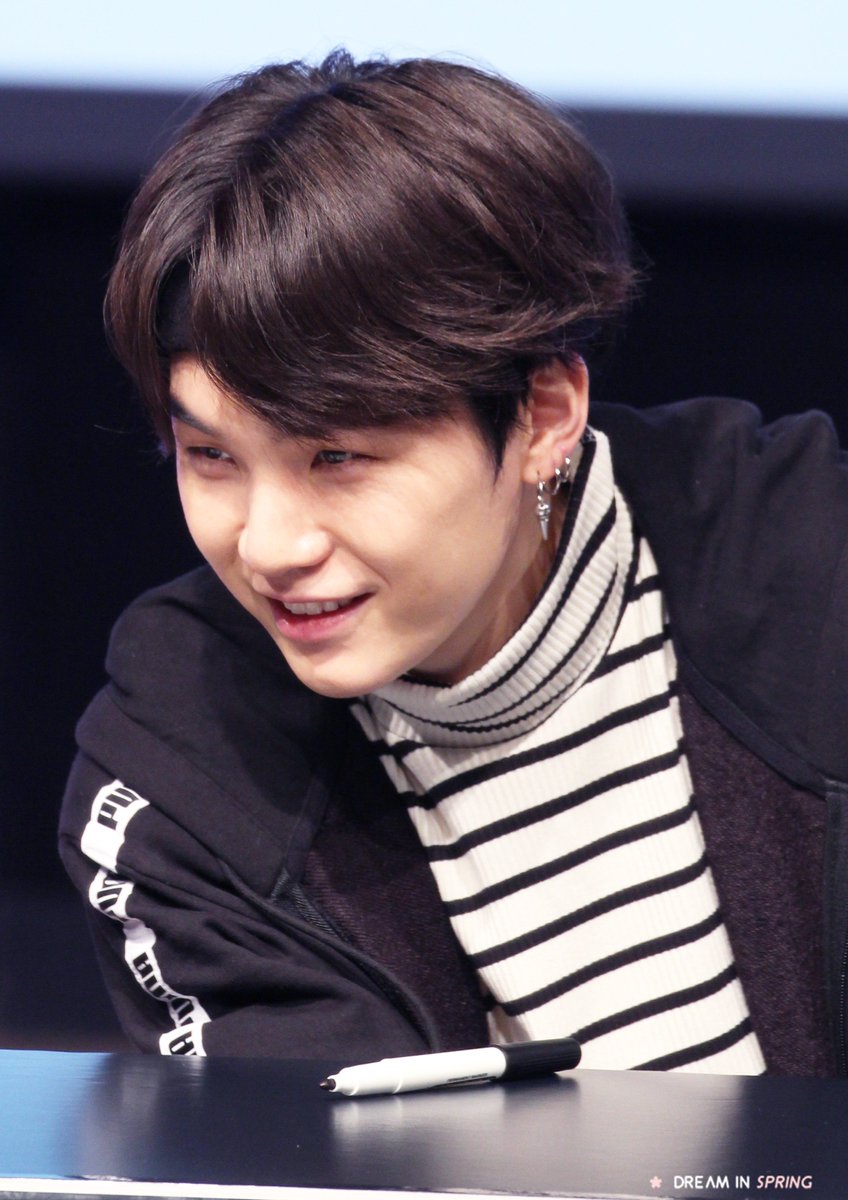 spring030993's tweet photo. 180408 푸마 팬싸 
😭😭
#슈가 #방탄소년단 
#SUGA #BTS
@BTS_twt https://t.co/8vi4gqsmp9
