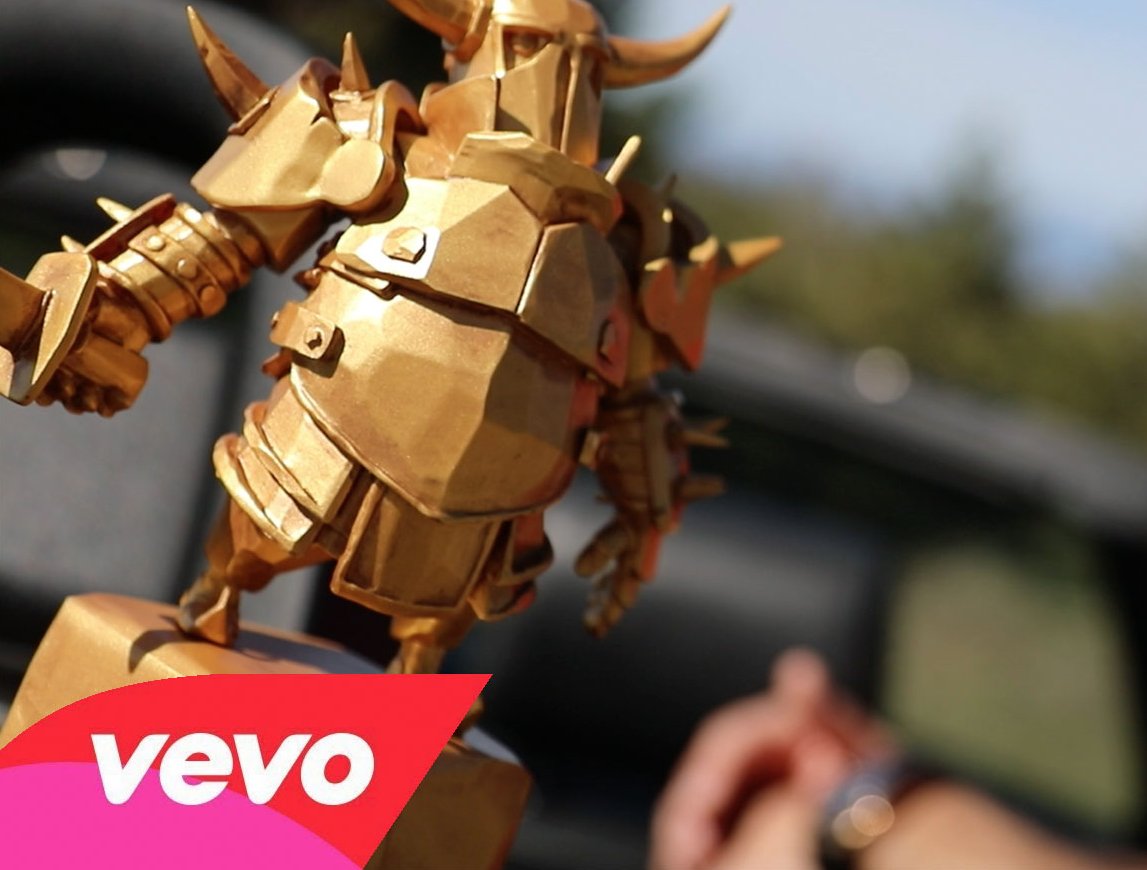 2 minutos! Uff no queda nada!

Os dejo por aquí parte de la miniatura!

Hay ganas??