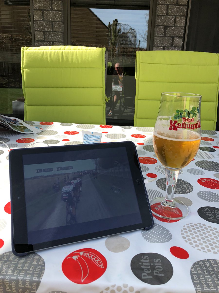 Dietrich47's tweet photo. Het beeld is niet ideaal maar we gaan NIET binnen zitten  ☀️#parijsroubaix https://t.co/Emm2pjzumY
