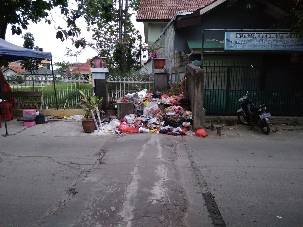 ZahirOnta's tweet photo. Sampah !! gk pernah bersih nih lokasi.. tlg dong @pemkotbekasi ditindaklanjuti https://t.co/jtW8agiUYt