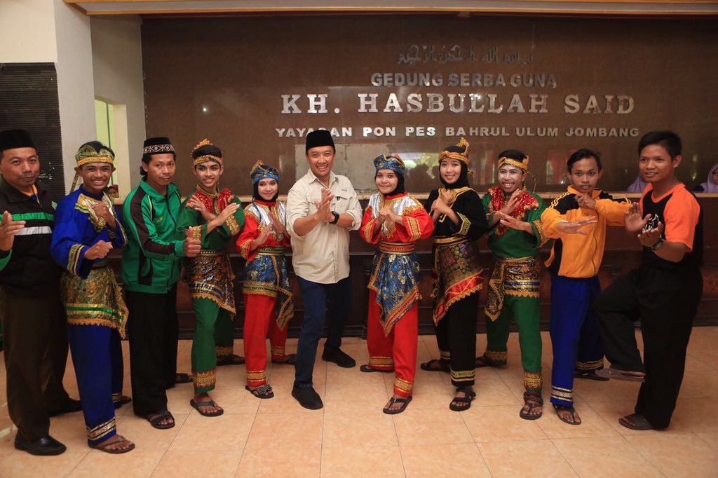 imam_nahrawi's tweet photo. #AsianGames2018 adl pertama kali pencaksilat dipertandingkan.Pemerintah akan perjuangkan pencaksilat hingga Olimpiade. 

Saya sampaikan ini saat membuka Pekan Pesantren Nusantara 2018, Bahrul Ulum Cup II di Pesantren Bahrul Ulum,Jombang.

Ayo gelorakan pencaksilat mendunia.-IN https://t.co/DRbds6X7xm