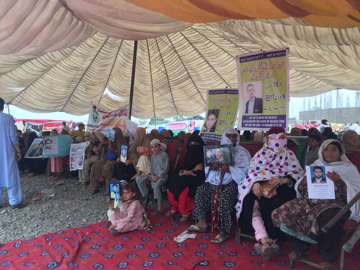 voaurdu's tweet photo. پشاور: پشتون تحفظ تحریک کا جلسہ جاری۔ جلسے میں خواتین کی بڑی تعداد بھی موجود ہے۔

#PTMLive #PTMPeshawarJalsa #PTM #Peshawar #PashtunTahaffuzMovement https://t.co/7mkKX9qXNl
