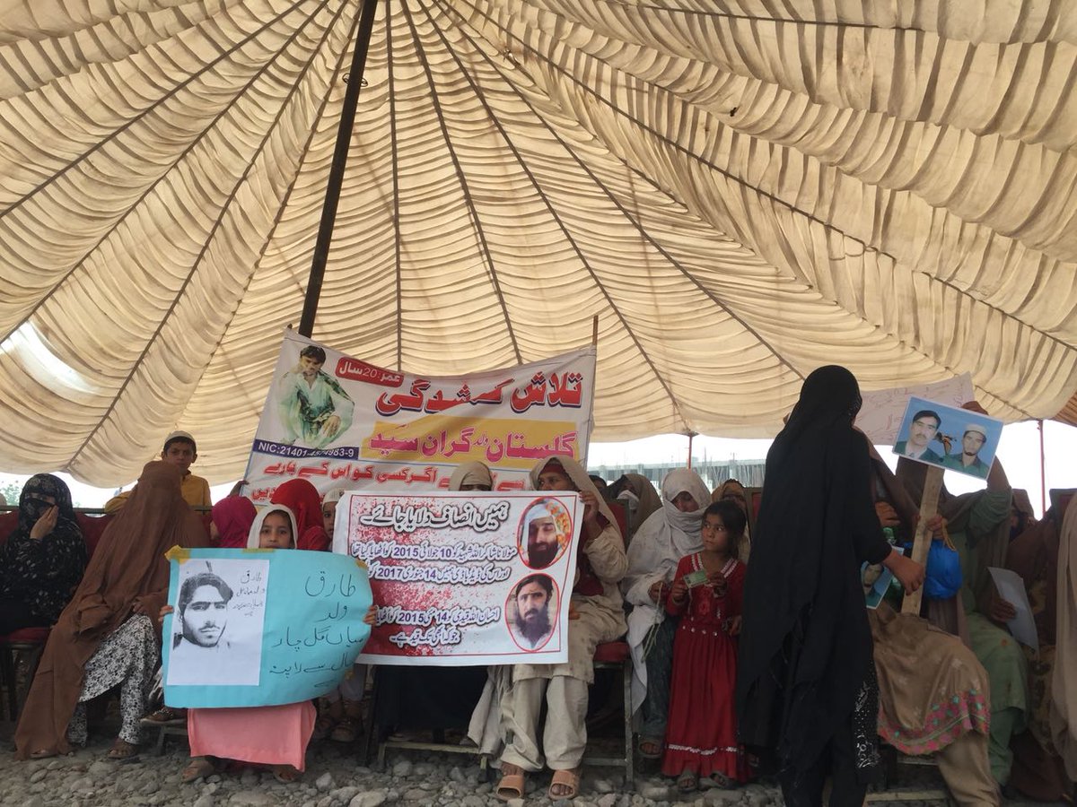 voaurdu's tweet photo. پشاور: پشتون تحفظ تحریک کا جلسہ جاری۔ جلسے میں خواتین کی بڑی تعداد بھی موجود ہے۔

#PTMLive #PTMPeshawarJalsa #PTM #Peshawar #PashtunTahaffuzMovement https://t.co/7mkKX9qXNl