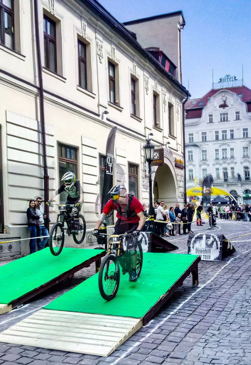 ewenila's tweet photo. Takie wygibasy dzisiaj w #Cieszyn.ie Downhill City Tour. Szacun dla zawodników. #downhillcitytour #downhill https://t.co/xKwfA3ABQJ