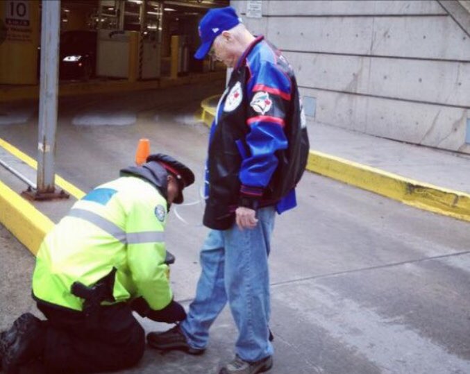 melanie_korach's tweet photo. I’ve noticed that people who are quick to reach out &amp; help others up when they fall understand how it feels to fall. Be someone who remembers the fall &amp; is quick to reach out and help others get up again. Small acts of #kindness make a difference.💗#StarfishClub https://t.co/GvkrDMZ6tU