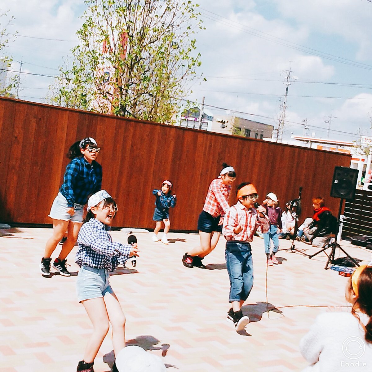 htv1985's tweet photo. 田原市めっくんハウス リニューアルオープンおめでとうございます!
外では T☆C sprout  ヲタクが増殖中w https://t.co/H4XWbCuE9O
