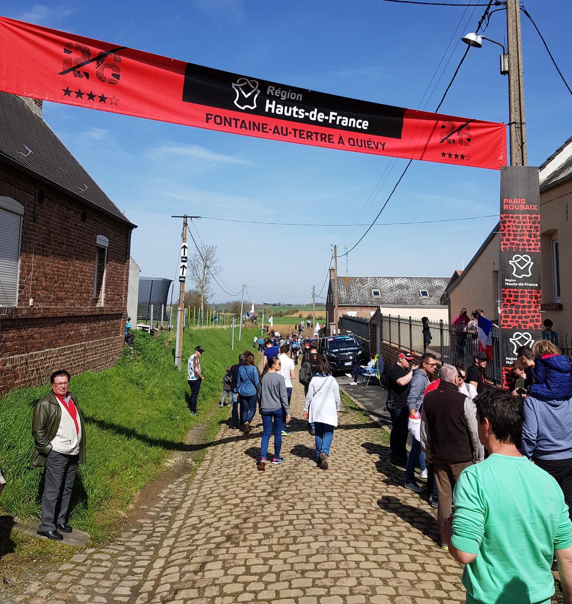 Ready pour le passage au secteur 26 de Quiévy ! #ParisRoubaix