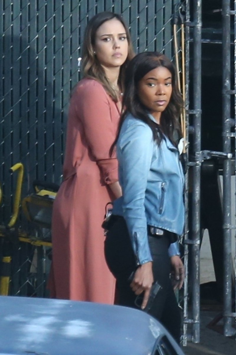 JAlbaFrance's tweet photo. #CANDID : @jessicaalba &amp; @itsgabrielleu sur le tournage du pilot de la série Bad Boys à Los Angeles ce 23 Mars. https://t.co/DYuZI7pRww https://t.co/OsSAy6ls4E