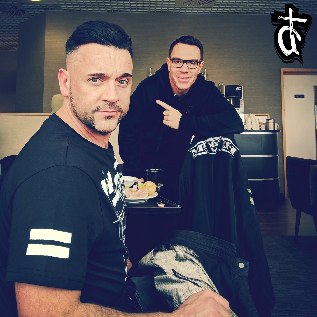 dt_hardcore's tweet image. Last night was 🔥🔥🔥🔥
At the airport now on to 🇳🇱 to close @RebirthFestival alongside our 🇮🇹 bro @FNoize1 90mins. Don&apos;t miss it 😎😎
#WeBeDT #DTHardcore #FNoize #MoH2018 #MoH #MastersofHardcore #DestructiveTendencies #UK #HardcoreMusic #UpTempo #hardcore4life