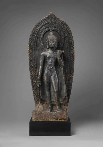 HimalSouthasian's tweet photo. Weekend read: A fictional take on how Nepal's stolen-art industry included common thiefs, Nepali middlemen, foreign scholars, diplomats &amp; art collectors – leading all the way to museum curators &amp; art historians who produced heavy volumes on Himalayan art.
https://t.co/LgfkllxS2p https://t.co/ghaTuAllbU