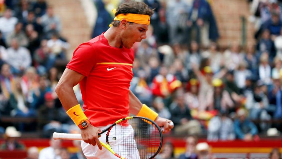 Rafael_Plaza's tweet photo. Nadal ha ganado 104 de los 106 partidos que ha jugado en tierra batida al mejor de cinco sets. Y ahora que venga otro y lo supere. No es normal. Es que no lo es. https://t.co/tUQ8KE74aG
