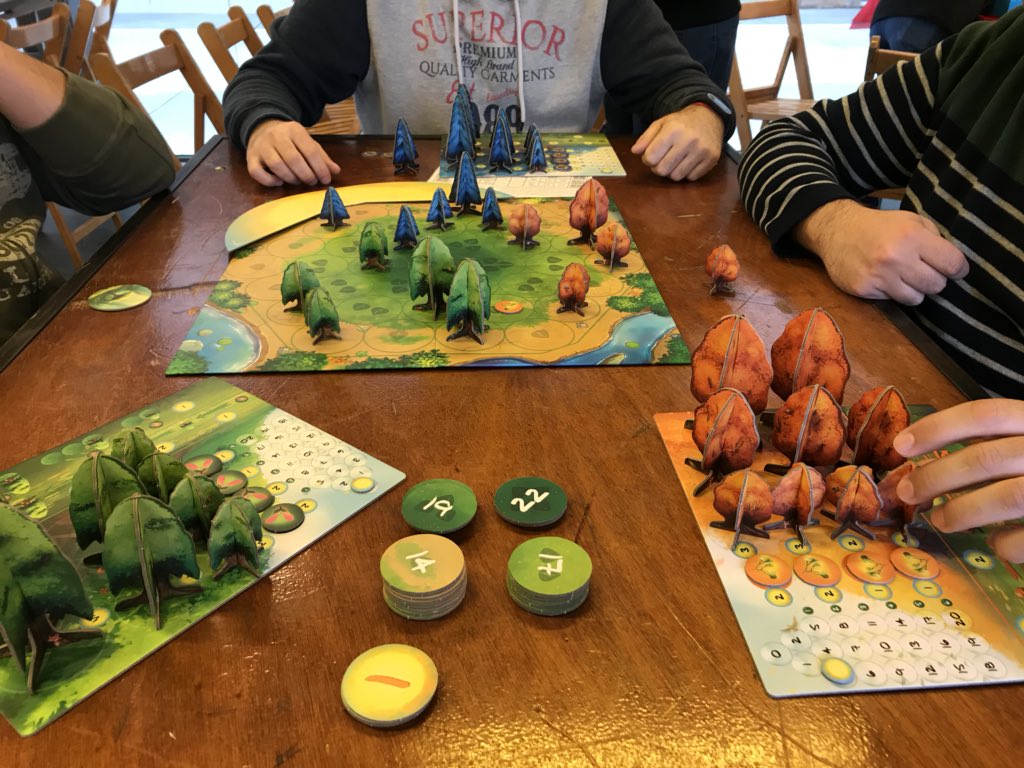 Magiclampshop's tweet photo. En nuestro stand IX Jornadas de juegos de mesa @queremosjugar demos de Photosynthesis @Morapiaf @BlueOrangeGames  #juegosdemesa https://t.co/QmcyTob8nu