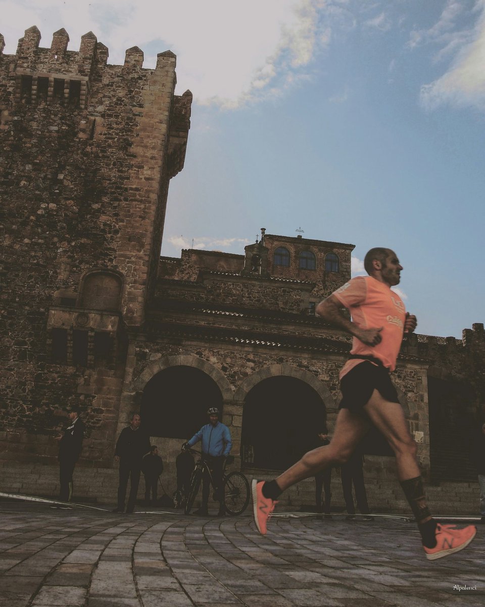 XII Media Maratón Cáceres Patrimonio de la Humanidad. #caceres #extremadura #ciudadmonumentaldecaceres #plazamayorcaceres  #mediamaratoncaceres #runners #sport #deporte #corredor #photography #fotografia #olympus <a href="/GrupoCPHE/">Ciudades Patrimonio</a> <a href="/Ayto_Caceres/">Ayuntamiento Cáceres</a> <a href="/Media_Caceres/">Media MaratónCáceres</a>