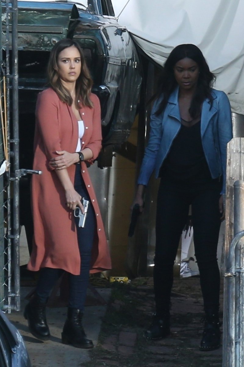 JAlbaFrance's tweet photo. #CANDID : @jessicaalba &amp; @itsgabrielleu sur le tournage du pilot de la série Bad Boys à Los Angeles ce 23 Mars. https://t.co/DYuZI7pRww https://t.co/OsSAy6ls4E
