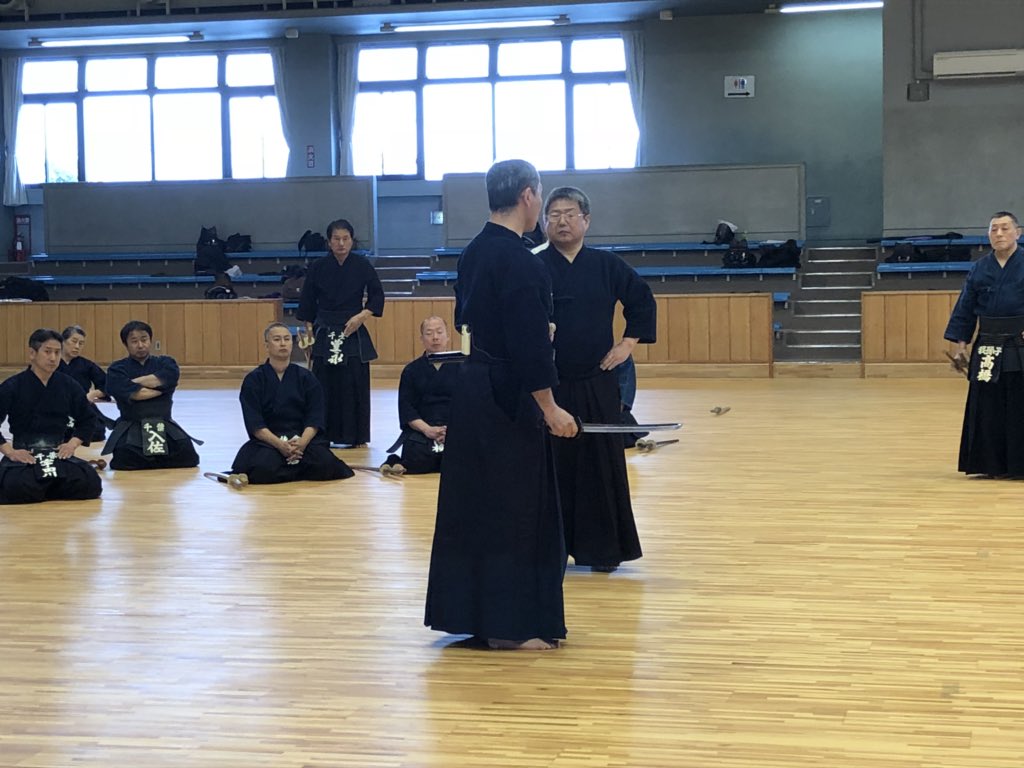 ますも 誠二 剣道八段になっても 常に基本稽古を繰り返すそうです 仕事も人生も常に原点に戻り 雑念を削ぎ落とし 基本姿勢で歩まなければならないんですね 市原市 市原市議会 増茂誠二 ますも誠二