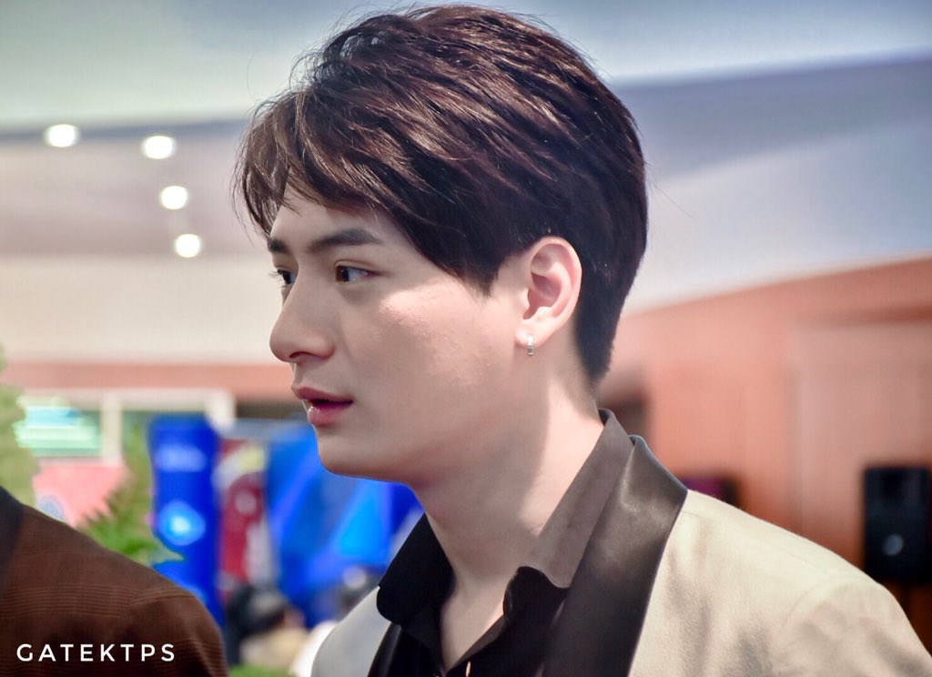 GaTe_KaEw's tweet photo. ปากสวย จมูกโ่ด่ง คริสบอกตอนเด็กๆแม่ดึงดั้งให้เป็นประจำ เลยโด่งขนาดนี้><  @kristtps 
#ยยขคพ 
#KristPerawat 
#จร3เมตร https://t.co/PTNjaFKyku