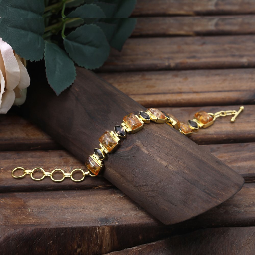 Croutique's tweet photo. Authentic jewellery bracelets you can shop handmade with the finest precious stones! ✨
Select your style ✨ >> https://t.co/uLo9tuuuw0 https://t.co/wvESIwhuQL