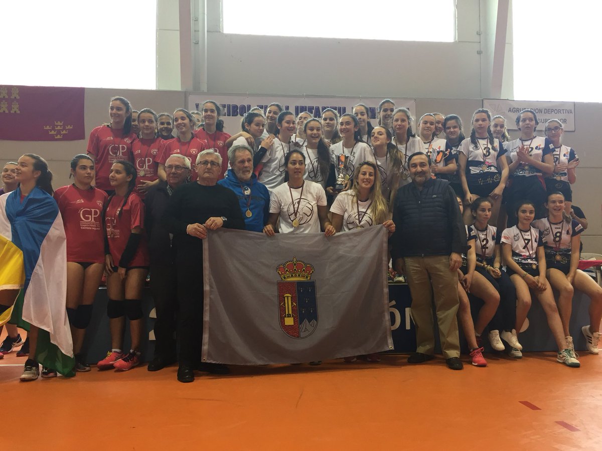 algarsurmenor's tweet photo. Aquí os dejamos algunas instantáneas de esta mañana. Recordamos clasificación: 1️⃣ La Unión “A”, 2️⃣ @SantomeraVoley, 3️⃣ Alkazar, 4️⃣ La Unión “B” https://t.co/7PtF6rqdJv