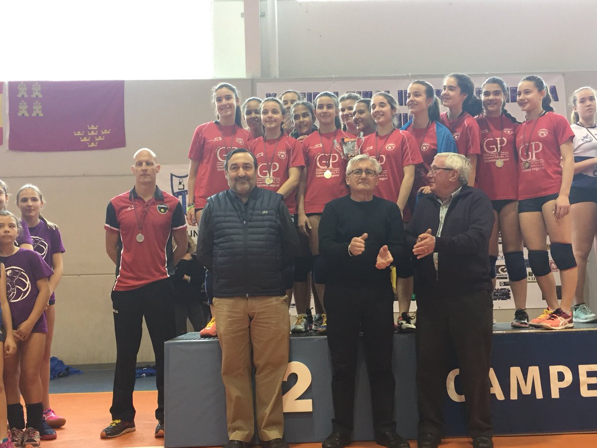 algarsurmenor's tweet photo. Aquí os dejamos algunas instantáneas de esta mañana. Recordamos clasificación: 1️⃣ La Unión “A”, 2️⃣ @SantomeraVoley, 3️⃣ Alkazar, 4️⃣ La Unión “B” https://t.co/7PtF6rqdJv